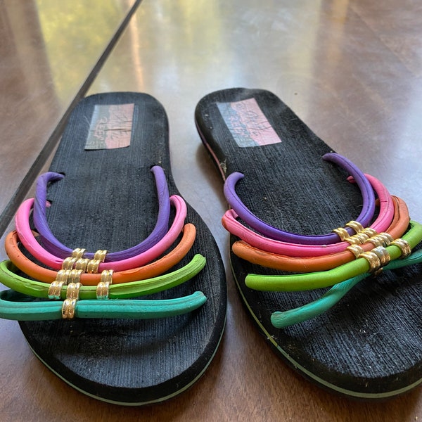 1980s jewel tone flip flops. Pacific Reef. Size 8. Cute classic vacation or lounging sandals. Vintage flip flops. Thongs.