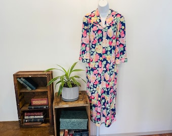 Vintage Evelyn Pearson Soft nylon long sleeved Robe. Classic 1970s Fashion. zip Down. bright blue and pink floral robe. blue coverup