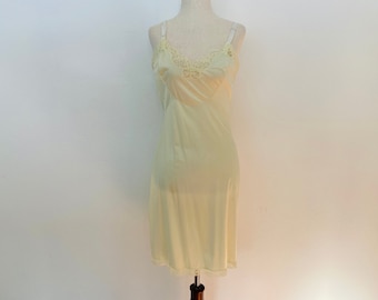 Vintage Yellow Slip. 1950s full slip. Women&#39;s size 34 Average. 100% Nylon. Sexy Lacy Lingerie or Nightie. Made in USA.  Shapely. Metal parts