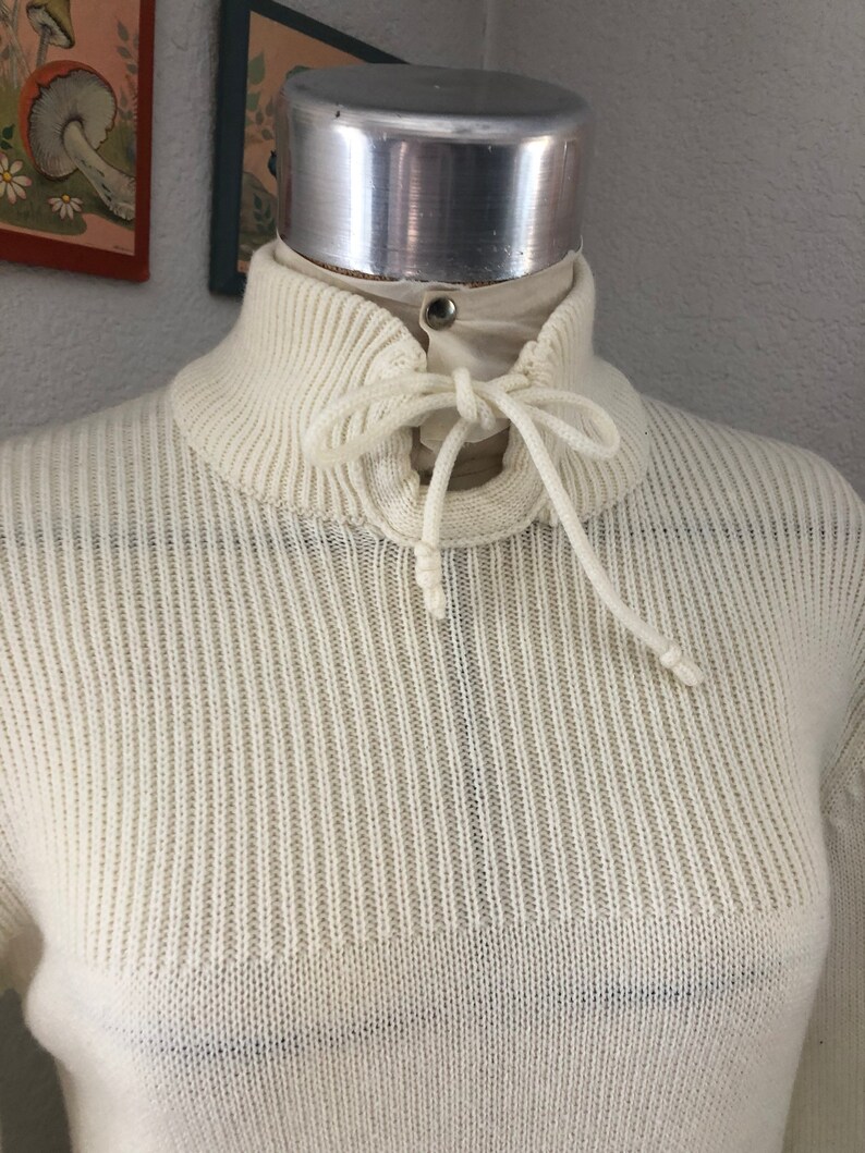 Fabulous sz M/L 1970s Pullover. Cream. Ms Doris Brand. Acrylic. MI Hong Kong. Vintage Sweater image 3