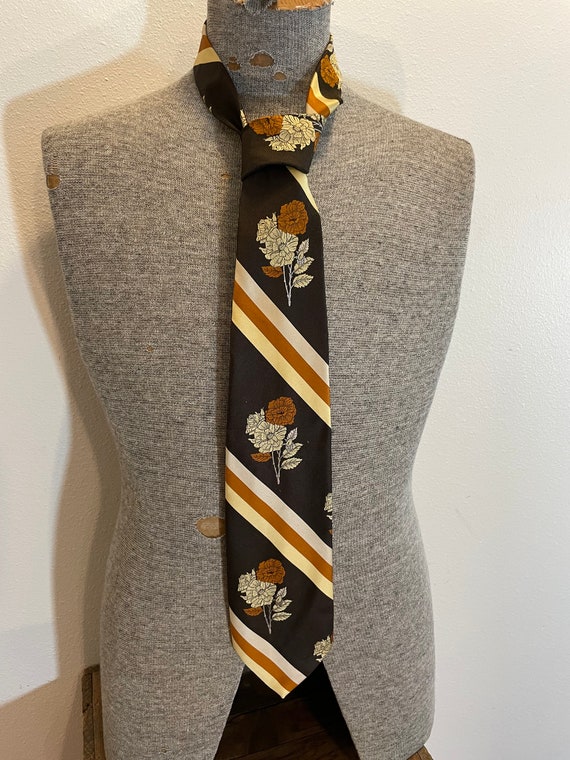 Vintage 1960s/1970s wide poly tie. Floral. Brown … - image 5