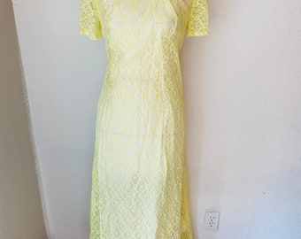 Vintage sz M Daisy Lace Bohemian Dress.Gunne Sax Style. Prairie Dress. Yellow Colored Maxi Dress. Vintage Boho Long Dress. Lace