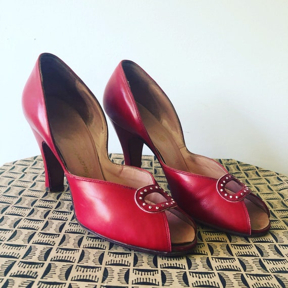 Vtg sz 6.5 1930s/1940s Heel Shoes. Red and White.
