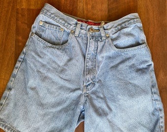 90's light blue sz 3/4 Denim Shorts. High Waist. femme fatale. All cotton. No Excuses. Cute y2k summer festival wear. Classic jean short