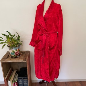 Retro sz Große rote Satin Robe Dessous. Vintage Cover up Robe. Sexy. Bombe. Nachthemd. Nachthemd. Mod Retro Feminin. Breite Gürtel-Schärpe