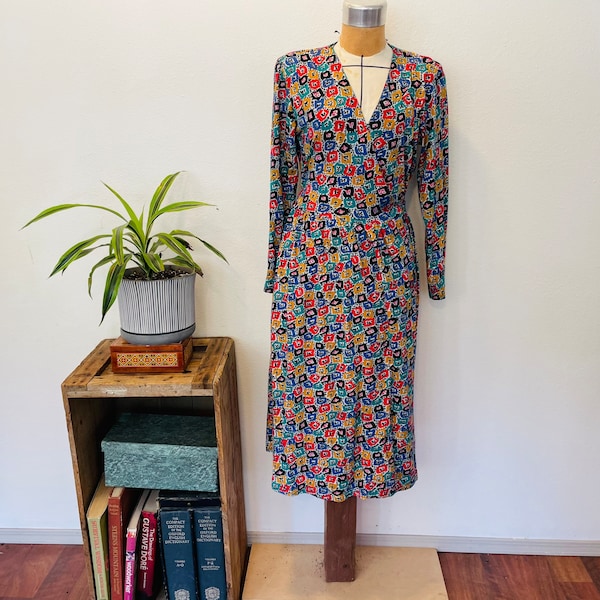 Vintage sz M Floral plunging neckline stretchy cotton Dress.  90's does 1950s dress. 1980's style. Bright Floral. Liz Claiborne Midi lengt