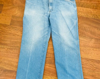Vintage sz  L 38/29  1970s Wranglers. Blue Jean slacks. Cotton blend. Cowgirl. High Waisted.Western Cowgirl Style. Rugged Denim. Faded Jeans