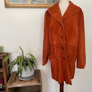 1970s Vintage men&#39;s orange suede Jacket. Made in Mexico. Lined. Western Jacket. Cowboy. Classic Rodeo Look. rockstar. Rockabilly trench.