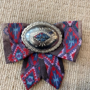 Oversized handmade western silver conch and cotton southwestern print hair bow. Clip in hair clip. Large 1980s clip. Adorable oversized.