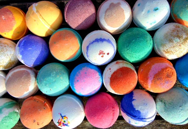 Bath bombs 18 Extra large bath bombs you choose the scent. image 0