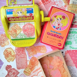 Juego de juguetes con sellos para imprimir letras y transferir dibujos de Yumiko Igarashi en color amarillo, estilo vintage kawaii Candy Candy, de Japón