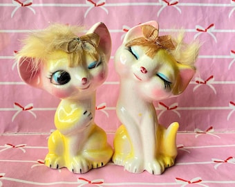 Vintage Kitsch Big Eye Ceramic Cat Figurine Pair from Japan 1960s