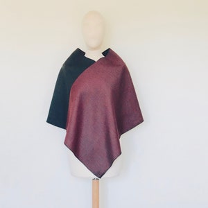 Trendy v-shaped poncho in red and grey wool
