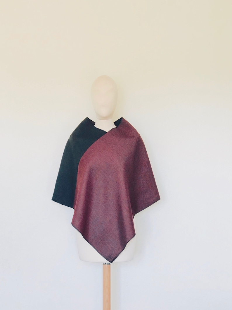 Trendy v-shaped poncho in red and grey wool