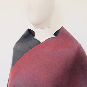 Elegant red cape made from fine wool