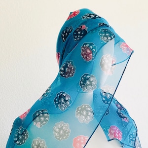 Cachecol azul claro, cachecol com estampa de frutas, cachecol de chiffon de seda, xale, cachecol feminino, cachecol de seda feminino, cachecol de seda 100%, cachecol de seda grande, verão