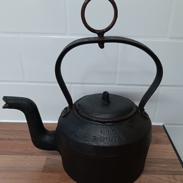 Vintage Swain 3 pint cast iron kettle Gypsy kettle campfire kettle