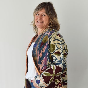 Kantha bohemian jacket MEDIUM SIZE handmade with vintage recycled fabrics and unique embroidery, fashion with style and history.