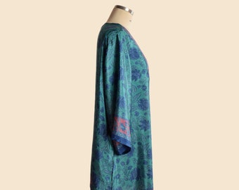 Chaqueta kimono seda crepe color azul con estampado floral, kimono de fiesta, chaqueta seda de verano, kimono vestido, kimono corto de seda