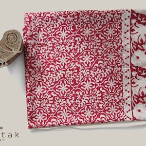 Indische Baumwollschale, Sarong Pareo für den Sommer, Holzblockdruck und Naturfarben, weißer roter Blumendruckschal