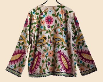 Chaqueta terciopelo color perla con bordado a mano Suzani de colores de flores y pájaros