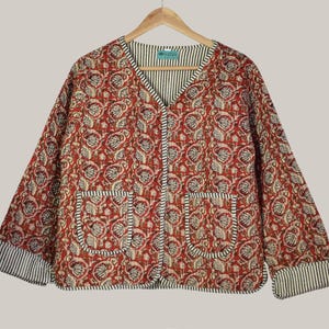 Red and beige floral print reversible quilted cotton jacket with pockets and striped lining, ideal for spring and autumn