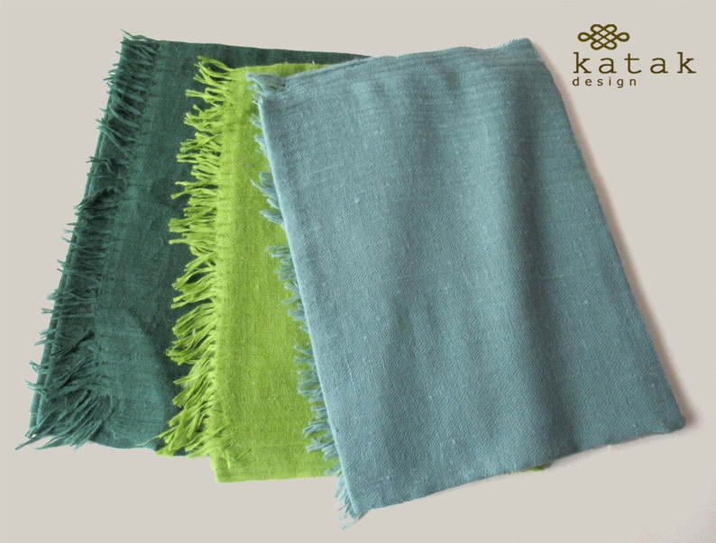 Halstuch aus feiner Wolle in Grüntönen, Damen-Wollschal, Frühlingsschal, indische Pashmina, leichter weicher Schal Bild 2