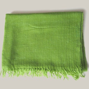 Halstuch aus feiner Wolle in Grüntönen, Damen-Wollschal, Frühlingsschal, indische Pashmina, leichter weicher Schal Bild 9