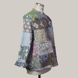 Reversible patchwork quilted jacket from recycled cotton, lightweight and comfortable, traditional Kantha embroidery, for spring and autumn.