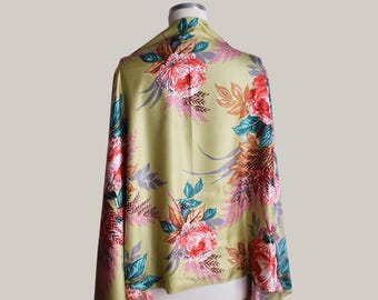 Elegant women's silk shawl in olive green with colorful floral print. Ideal for weddings, special events or a unique gift.