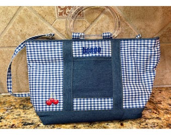 BONGO Blauw-witte gingham denim middelgrote handtas, gestikt kerselaar op voorkant.