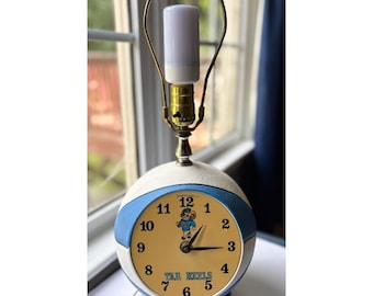 Vintage UNC Basketball Uhr Lampe Seltene Carolina Tarheels