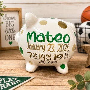 Hucha de cerámica personalizada: Nombre del bebé y datos de nacimiento personalizados.