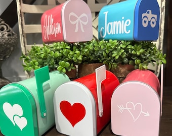 Gepersonaliseerde mini-postbus voor Valentijnsdag: cadeau met aangepaste naam voor kinderen, klasfeestjes en zoete verrassingen!