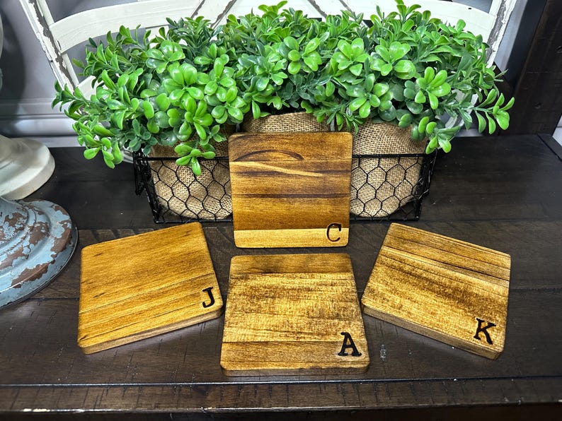 Juego de 4 posavasos de madera personalizados: monograma quemado, regalos de bar, regalo de inauguración de la casa, posavasos de madera, monograma, regalo de boda imagen 17