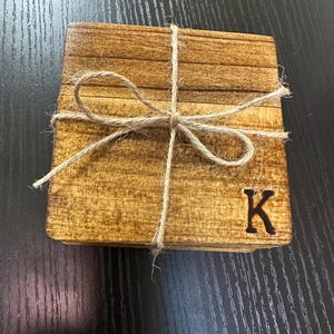 Juego de 4 posavasos de madera personalizados: monograma quemado, regalos de bar, regalo de inauguración de la casa, posavasos de madera, monograma, regalo de boda imagen 12