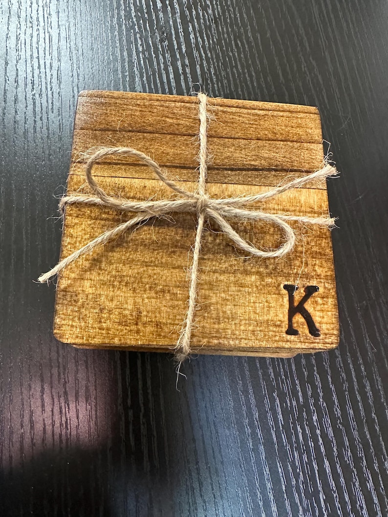Juego de 4 posavasos de madera personalizados: monograma quemado, regalos de bar, regalo de inauguración de la casa, posavasos de madera, monograma, regalo de boda imagen 12
