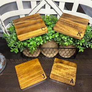 Juego de 4 posavasos de madera personalizados: monograma quemado, regalos de bar, regalo de inauguración de la casa, posavasos de madera, monograma, regalo de boda imagen 14
