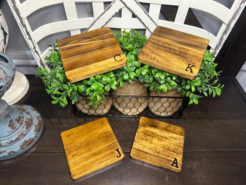 Juego de 4 posavasos de madera personalizados: monograma quemado, regalos de bar, regalo de inauguración de la casa, posavasos de madera, monograma, regalo de boda imagen 14