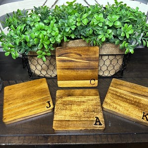 Juego de 4 posavasos de madera personalizados: monograma quemado, regalos de bar, regalo de inauguración de la casa, posavasos de madera, monograma, regalo de boda imagen 13