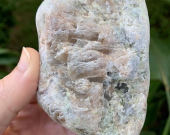 ペグマタイト花崗岩、白雲母と石英を含むペグマタイト、先カンブリア紀