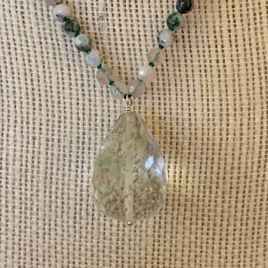 Collar de ágata musgosa y cuarzo de 16 pulgadas
