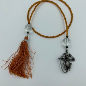 Affen-Charm, Glasperle und Seidenquaste 32 cm Lesezeichen