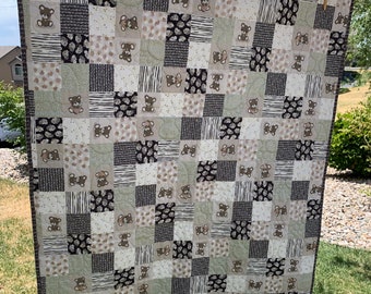 Bear Quilt, Brown and Mint