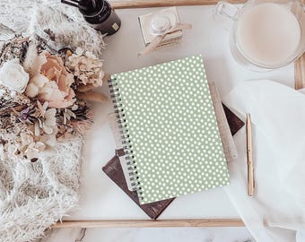Cuaderno de lunares verde salvia / Diario espiral rayado de 6x8