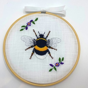 Bumble Bee beginners embroidery kit, Easy Hand embroidery, Bumble Bee craft kit, Needlepoint beginner