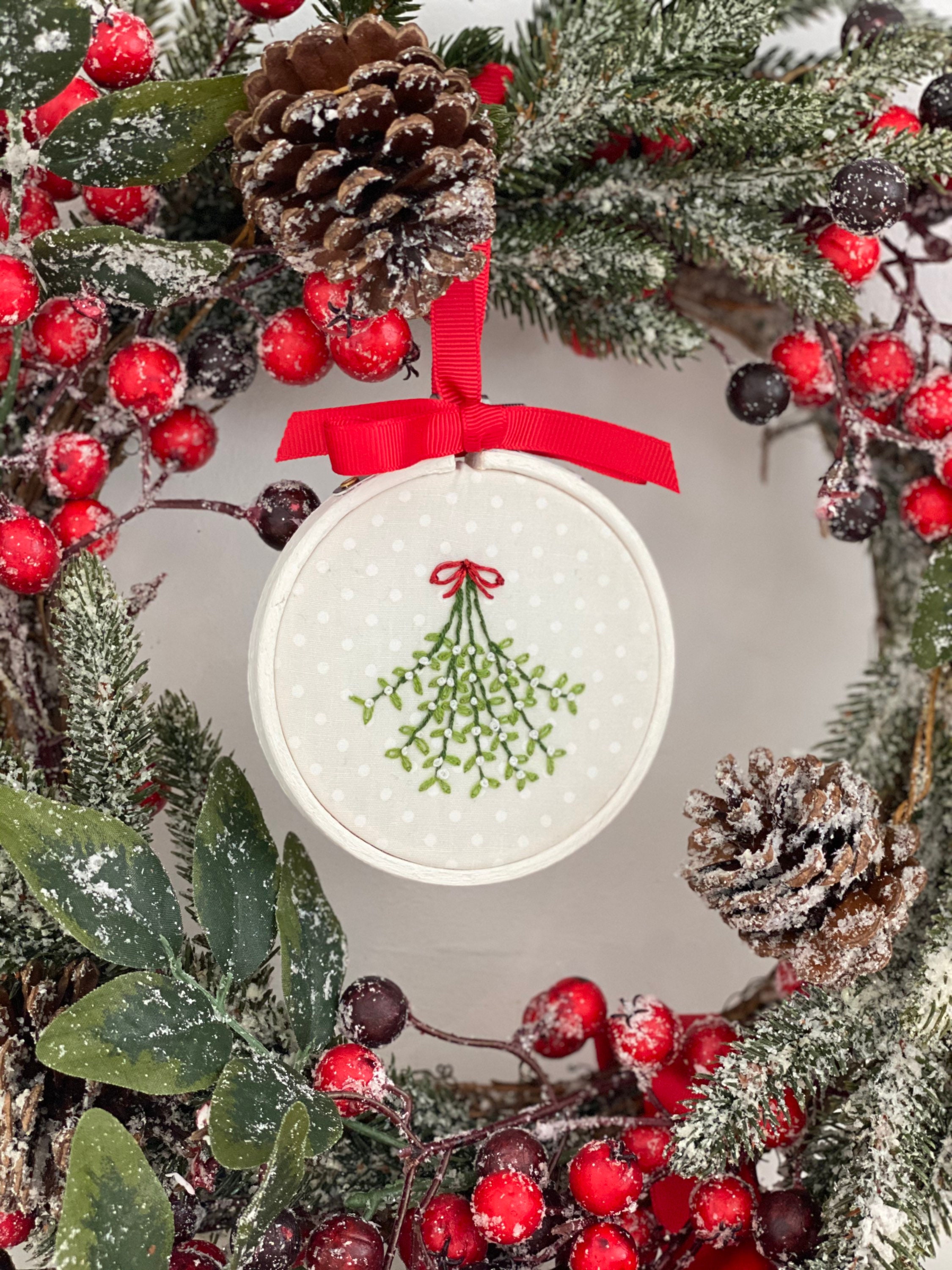 Mistletoe christmas decoration deals
