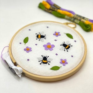 Bumble Bee and Daisy Embroidery Kit, DIY embroidery, Craft gift, Hand embroidery set, Modern Embroidery image 3