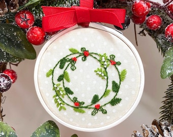 Christmas embroidery kit, Beginners embroidery kit, Holly & Mistletoe embroidery, Christmas hand embroidery