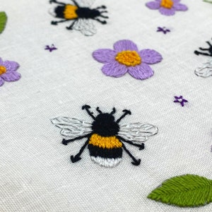 Bumble Bee and Daisy Embroidery Kit, DIY embroidery, Craft gift, Hand embroidery set, Modern Embroidery image 4